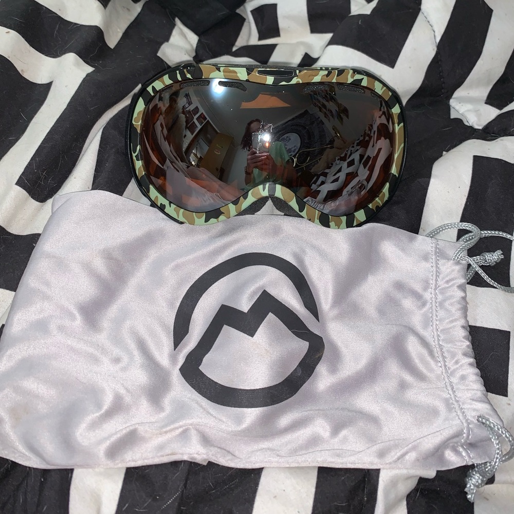 Ski goggles